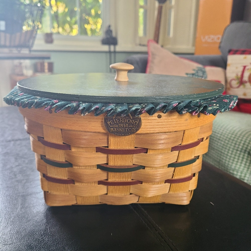 Peterboro Basket Co. With wood Lid